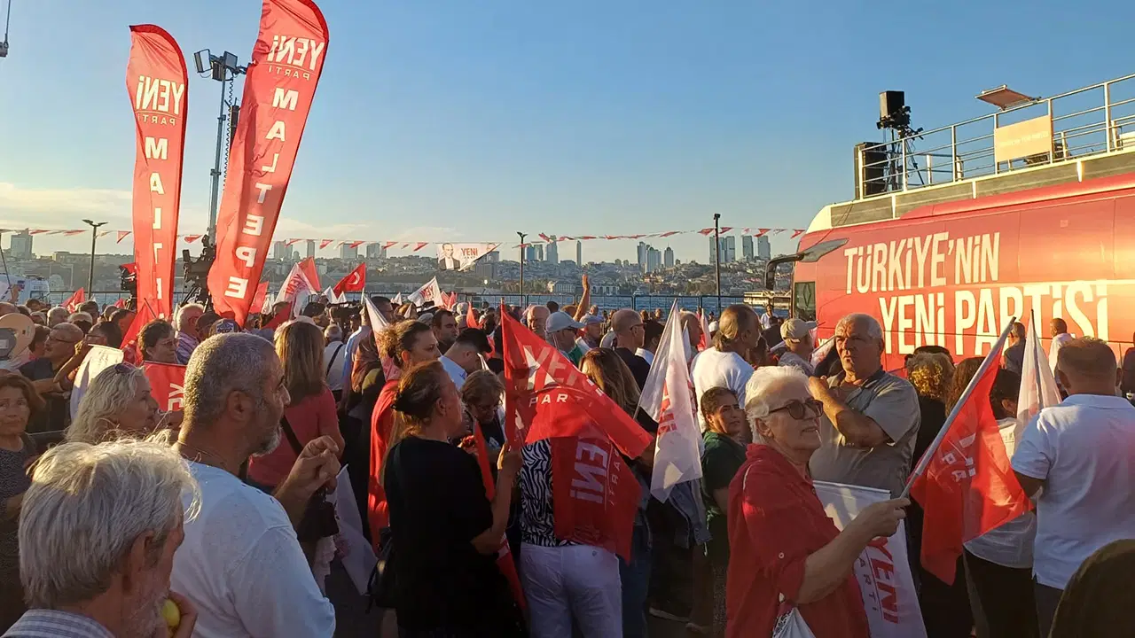 Özgür Özel çağrı yapmıştı… Yurttaşlar iradelerine sahip çıkmak için Üsküdar’da!